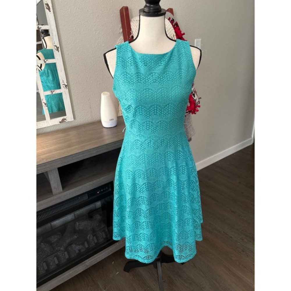 Danny and Nicole women's dress size 4P teal sleeveless